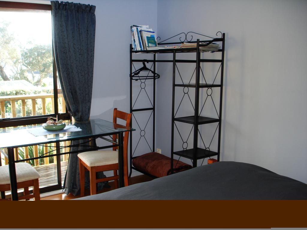 Manuka Lodge Tryphena Экстерьер фото
